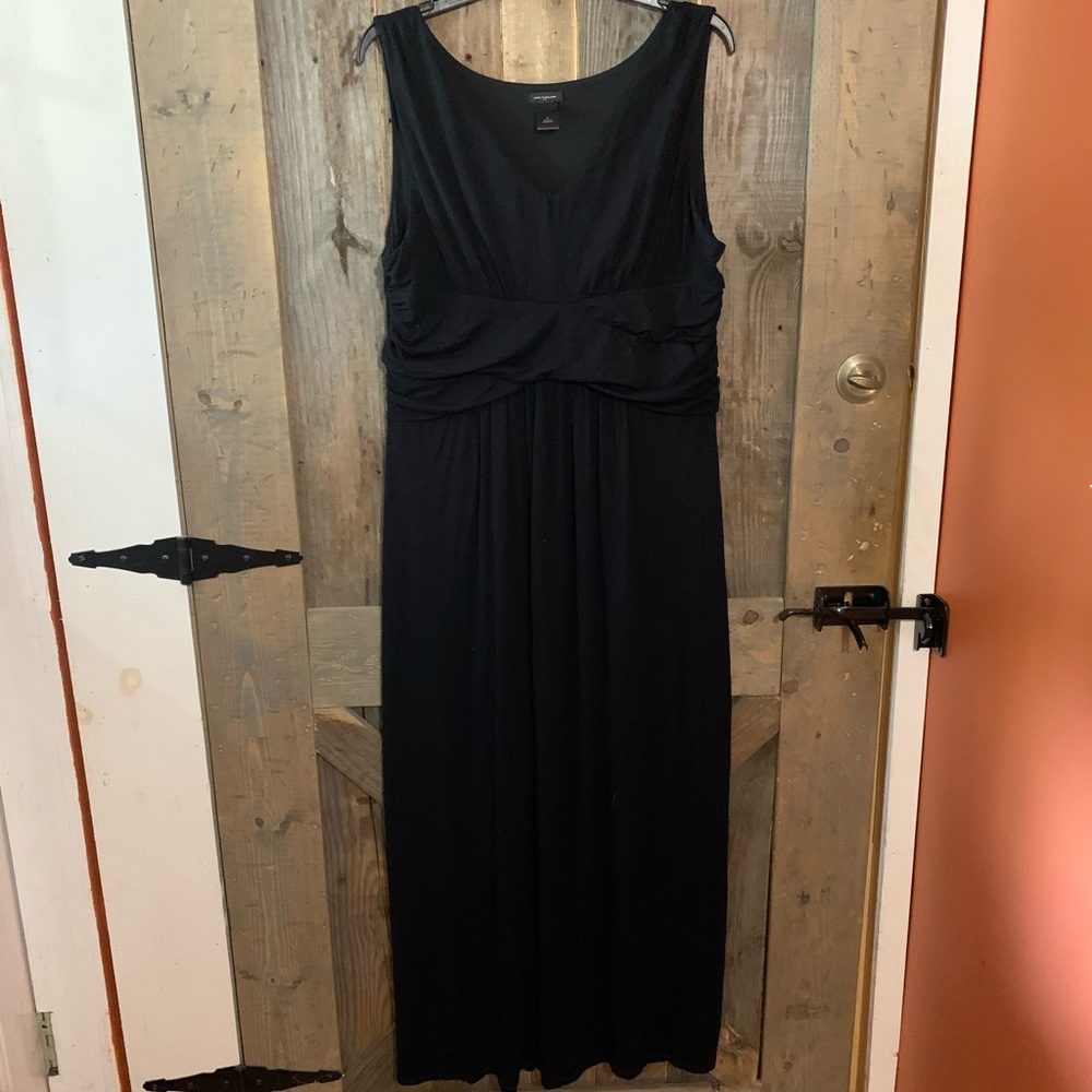 Sleeveless black maxi dress